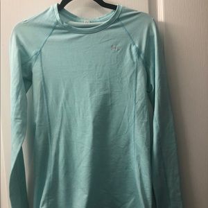 Under Armour Women’s long sleeve for cold weather